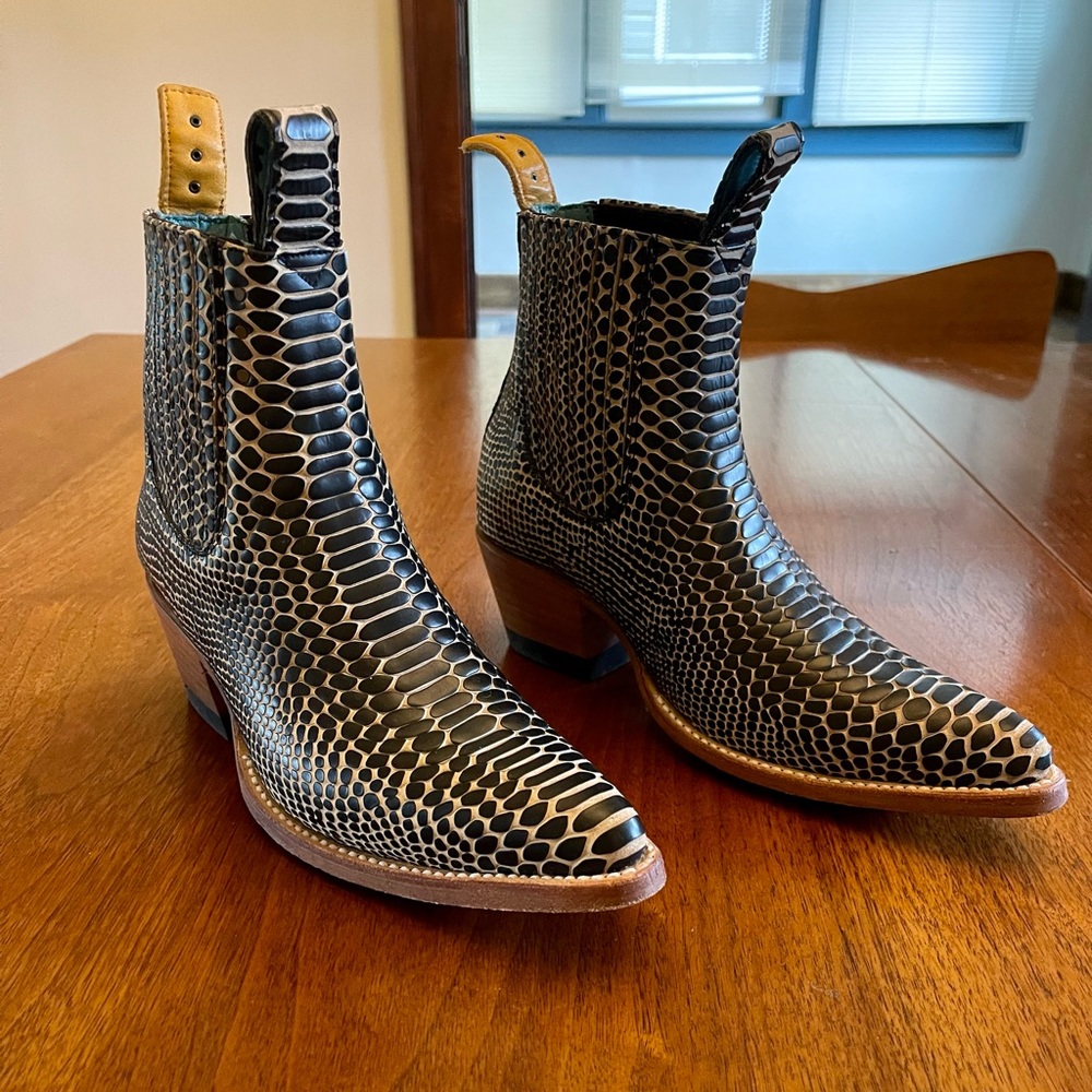 PS Kaufman Women's No. 1001W Freeway Black Twister Chelsea Boot Size 6